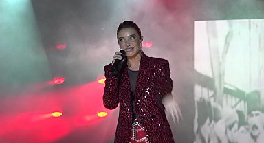 İzmir'de 19 Mayıs coşkusu meydanlara taştı
