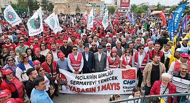 Kırşehir Belediye Başkanı Ekicioğlu, 1 Mayıs'ta emekçilerle yürüdü