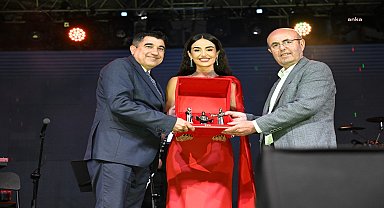 Kırşehir'de 19 Mayıs kutlamaları kapsamında Elif Doğan konser verdi