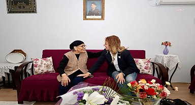 Konak Belediye Başkanı Mutlu Anneler Günü'nde şehit annesini ziyaret etti