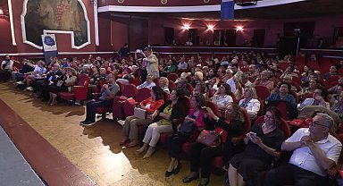Konak Belediye Başkanı Mutlu tiyatral gösteride sahne aldı
