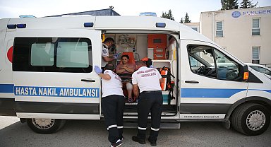 Konak’ta hasta nakil araçları vatandaşın yanında