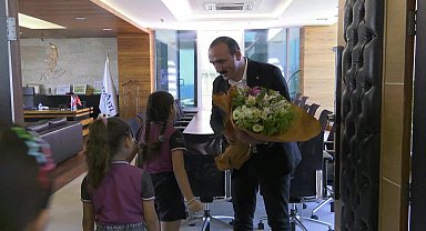 Konyaaltı Belediye Başkanı Kotan çocuklara görev verdi: "Sizler artık belediyenin müfettişlerisiniz"
