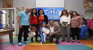 Kuşadalı minikler, mezuniyetlerini ve Anneler Günü'nü bir arada kutladılar