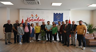 Kuşadası Belediye Başkanı Ömer Günel, mahalle muhtarlarıyla bir araya geldi