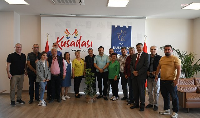 Kuşadası Belediye Başkanı Ömer Günel, mahalle muhtarlarıyla bir araya geldi