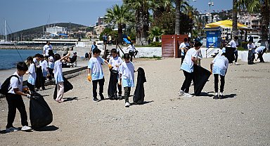 Kuşadası'nda ortaokul öğrencileri kıyı temizliği yaptı