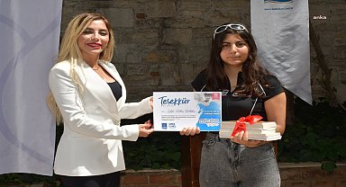 Kuşadası'nda resim, şiir ve kompozisyon yarışmasında ödüller sahiplerini buldu