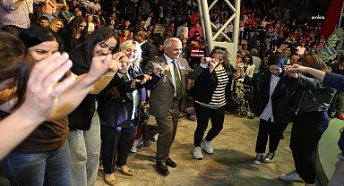 Mamaklılar "Gençlik Konseri"nde Sabahat Akkiraz ve Gökhan Kılıç ile buluştu
