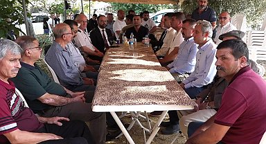 Manavgat Belediye Başkanı Kara'dan şehit evine pehlivanlarla ziyaret