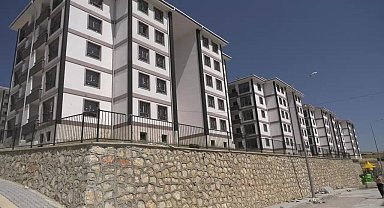 Mehmet Tahtasız'dan, Çorum'daki TOKİ evlerinin eksiklerle teslim edilmesine tepki: "Kırık çıkığıyla evi teslim etmişler"