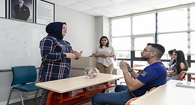 Mersin Büyükşehir Belediyesi'nden Yenişehir Mercek'te işaret dili kursu