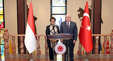 Milli Savunma Bakanı Güler, Endonezya Dışişleri Bakanı Marsudi ile görüştü