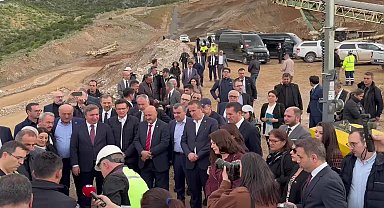 Mustafa Sarıgül İliç'te: "Göçük altında 5 canımız var, onlara da inşallah ulaşacağız"