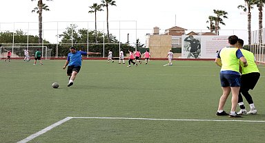 Narlıdere Belediyesi'nin 19 Mayıs'a özel futbol turnuvasında ilk düdük çaldı
