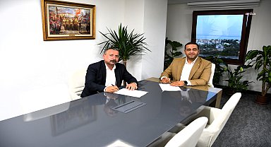 Narlıdere'de kadrolu işçileri kapsayan toplu iş sözleşmesinde imzalar atıldı