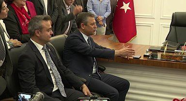 Özgür Özel Afyonkarahisar'da... "Göreceksiniz yarısı kadar parayla iki katı iş yapacağız"