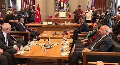 Özgür Özel Kütahya'da... "Kütahya Belediye Başkanının Başdanışmanı Yılmaz Büyükerşen'dir"