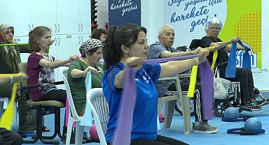 Parkinson hastaları, egzersizlerini Antalya Büyükşehir'in açtığı merkezlerde yapıyor