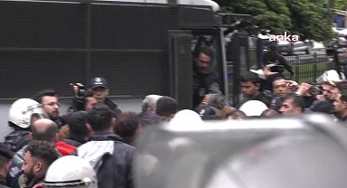 Polis yine "süpür" talimatı verdi, görüntü alan gazeteciler kalkanlarla engellendi