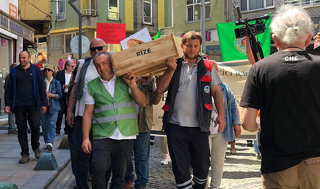 Rize'de ''Büyük Çay Yürüyüşü'' yapıldı, esnaf kepenk kapattı