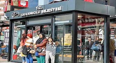 Safranbolu Belediyesi'nin ürettiği akıllı duraklara vatandaşlardan yoğun ilgi