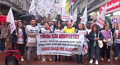 Samsun Öğretmen-Sen üyelerinden yağmur altında “taban maaş” nöbeti