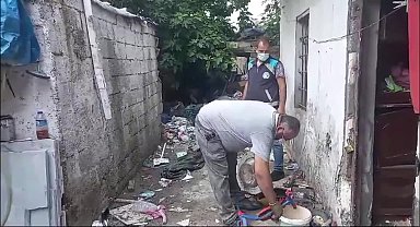 Şanlıurfa'da yaşayan bir kişinin evinden 3 kamyon çöp çıktı