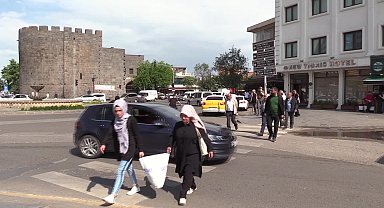 Sosyo Politik Saha Araştırmaları Merkezi: "Türkiye'de farklı anadillere sahip her 10 kişiden 7'sinin sosyal hayat dili Türkçe"