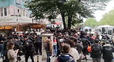 Taksim'e çıkmaya çalışan bir gruba polis müdahale etti, 30 kişi gözaltına alındı