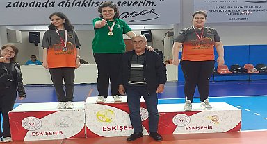 Tepebaşı Belediyesi'nin özel sporcuları, il şampiyonasından dereceyle döndü