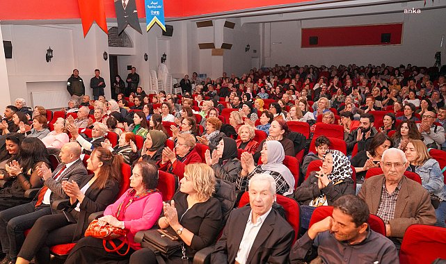 Tepebaşı Belediyesi Türk Halk Müziği Topluluğu anneler için söyledi