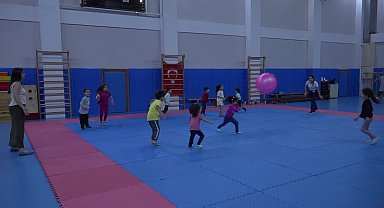 Tepebaşı'nda çocuklar jimnastikle tanışıyor