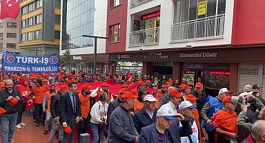 Trabzon'da 1 Mayıs yağmur altında kutlandı
