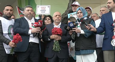 Türk-İş, Hak-İş ve Memur-Sen'den Taksim Anıtı'na çelenk koydu