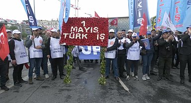 Türk-İş, Taksim Meydanı'na çelenk koydu: "Toplu sözleşmenin önündeki engeller kaldırılmazsa 2028'de hesaplaşırız"