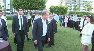 Vahap Seçer, seçim güvenliğinde görev alan avukatlar ve gönüllüler ile bir araya geldi