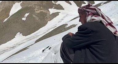 Van'da 5 ay önce çığ altında kalan araç çıkarıldı