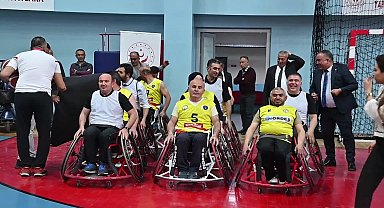 Yozgat'ta Engelliler Basketbol Takımı, kurum müdürlerinin oluşturduğu takımla farkındalık maçı yaptı