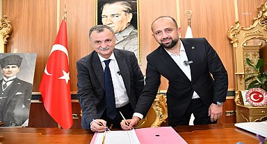 Yunusemre Belediye Başkanı Balaban, 1 Mayıs’ta işçiye verdiği ikramiye sözünü tuttu
