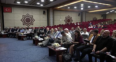 Yunusemre Belediye Meclisi'nde AKP'li Mersinli'den "şatafatlı makam odası" yorumu: "Ben de başkan seçilseydim belki o mobilyaları kullanmak istemezdim"