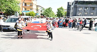 Yunusemre Belediyesi'nden 'Ata'ya saygı yürüyüşü'