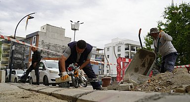 Yunusemre Belediyesi'nden bozulan ve yıpranan kaldırımlarda onarım çalışması