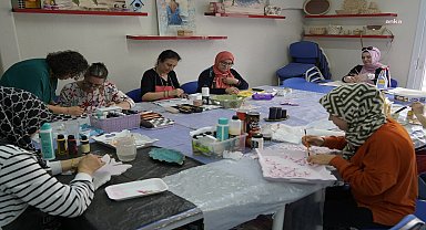 Yunusemre Belediyesi'ne bağlı Topçuasım Hanımlar Lokali'nde kurslar sürüyor