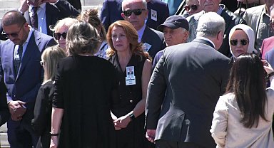AK Parti'nin ilk Dışişleri Bakanı Yakış için TBMM'de cenaze töreni düzenlendi