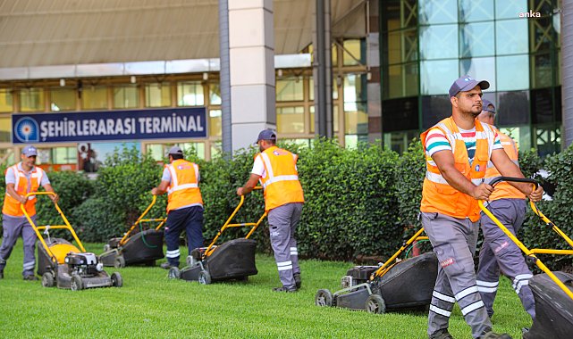 Antalya Büyükşehir Belediyesi'nden otogarda bayram temizliği