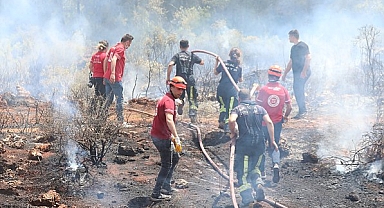 Antalya Konyaaltı'nda çıkan yangın, kontrol altına alındı