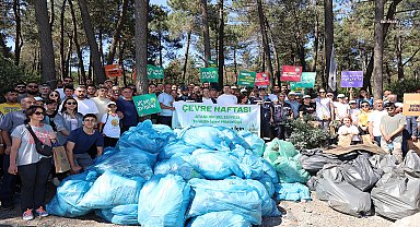 Ataşehirliler, doğa yürüyüşünde atık topladı