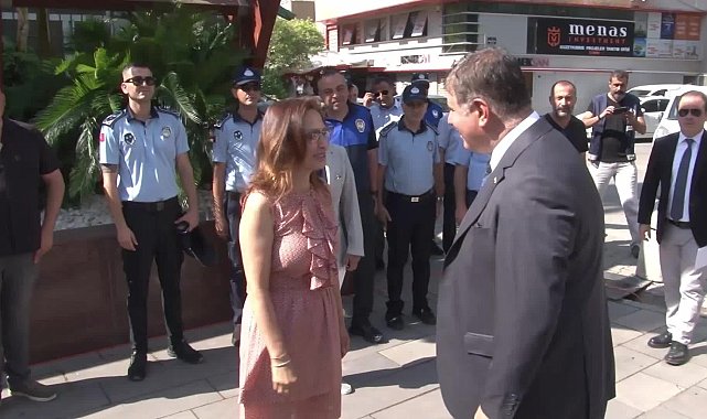 Atatürk’ün Karşıyaka’ya gelişi ve Karşıyaka Spor Kulübü armasına ay yıldızı armağan edişinin 98'inci yıl dönümünde tören düzenlendi
