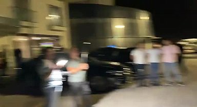 Bakan Tekin'in sendika temsilcilerine yemek verdiği otel önünde öğretmenler eylem yaptı: